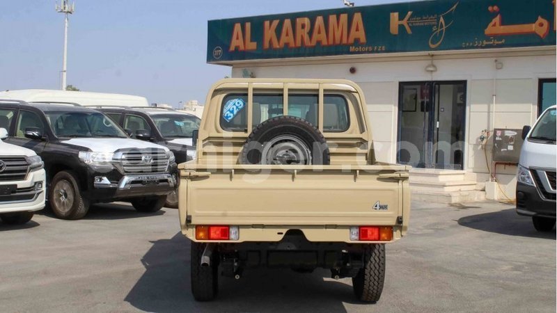 Big with watermark toyota land cruiser agadez import dubai 5807