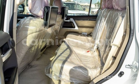 Sayi Imported Toyota Land Cruiser White Babbar mota in Import - Dubai a Agadez Sayi Imported Toyota Land Cruiser White Babbar mota in Import - Dubai a Agadez