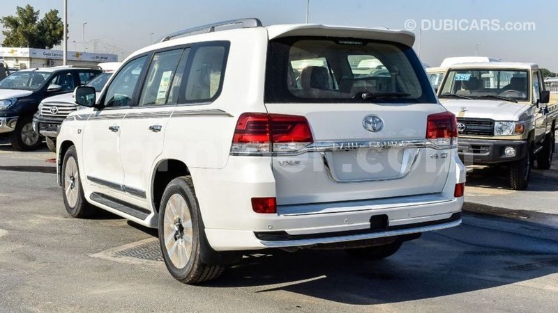 Big with watermark toyota land cruiser agadez import dubai 5811