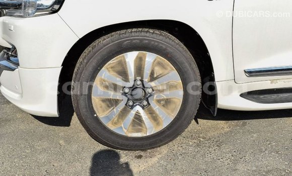Sayi Imported Toyota Land Cruiser White Babbar mota in Import - Dubai a Agadez Sayi Imported Toyota Land Cruiser White Babbar mota in Import - Dubai a Agadez