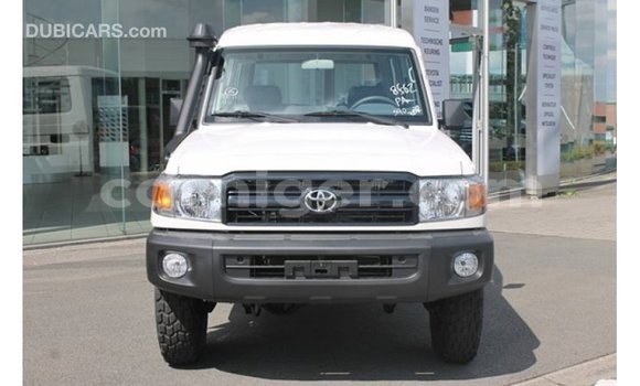 Buy Import Toyota Land Cruiser White Truck in Import - Dubai in Agadez Buy Import Toyota Land Cruiser White Truck in Import - Dubai in Agadez