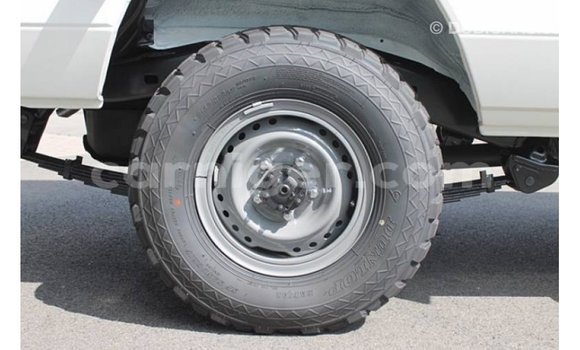 Buy Import Toyota Land Cruiser White Truck in Import - Dubai in Agadez Buy Import Toyota Land Cruiser White Truck in Import - Dubai in Agadez