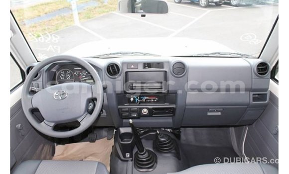 Buy Import Toyota Land Cruiser White Truck in Import - Dubai in Agadez Buy Import Toyota Land Cruiser White Truck in Import - Dubai in Agadez