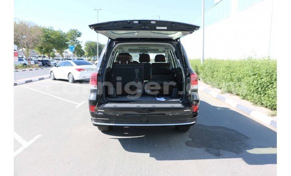 Buy Import Toyota Land Cruiser Black Truck in Import - Dubai in Agadez Buy Import Toyota Land Cruiser Black Truck in Import - Dubai in Agadez