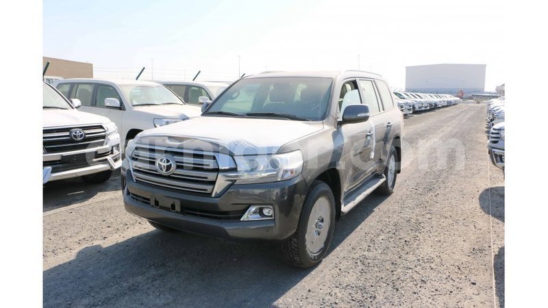 Big with watermark toyota land cruiser agadez import dubai 5819