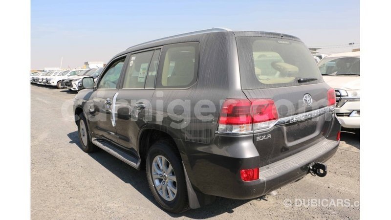 Big with watermark toyota land cruiser agadez import dubai 5819