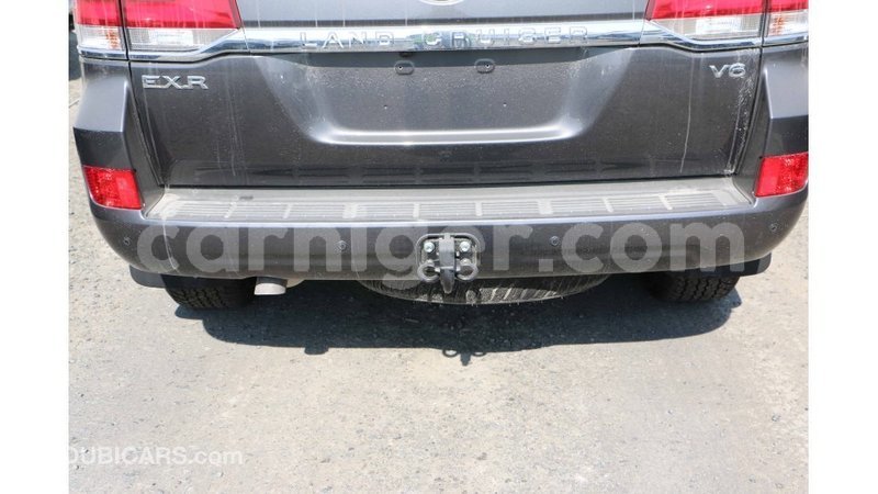 Big with watermark toyota land cruiser agadez import dubai 5819