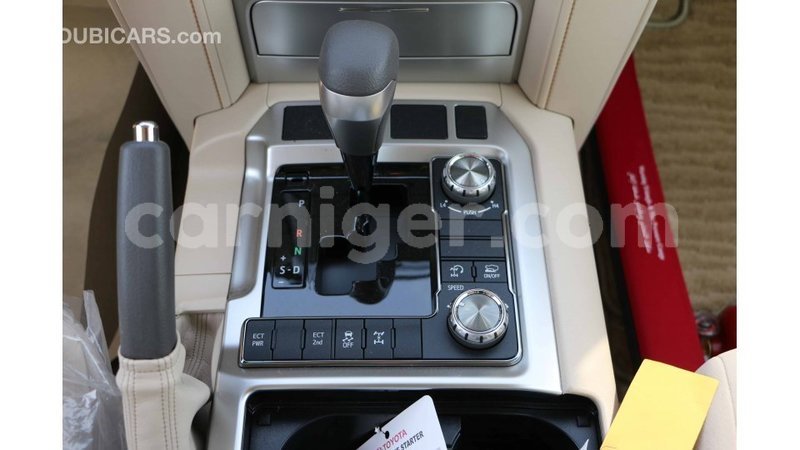 Big with watermark toyota land cruiser agadez import dubai 5819