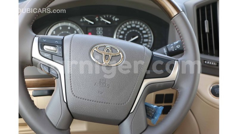 Big with watermark toyota land cruiser agadez import dubai 5819