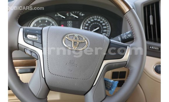 Buy Import Toyota Land Cruiser Black Truck in Import - Dubai in Agadez Buy Import Toyota Land Cruiser Black Truck in Import - Dubai in Agadez
