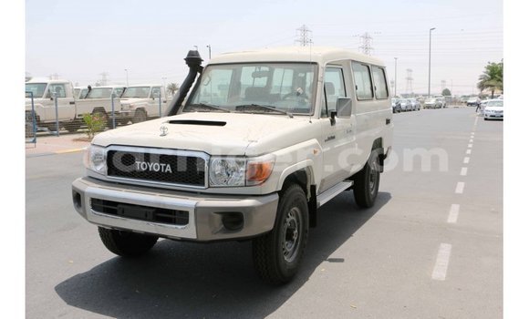 Buy Import Toyota Land Cruiser White Truck in Import - Dubai in Agadez Buy Import Toyota Land Cruiser White Truck in Import - Dubai in Agadez