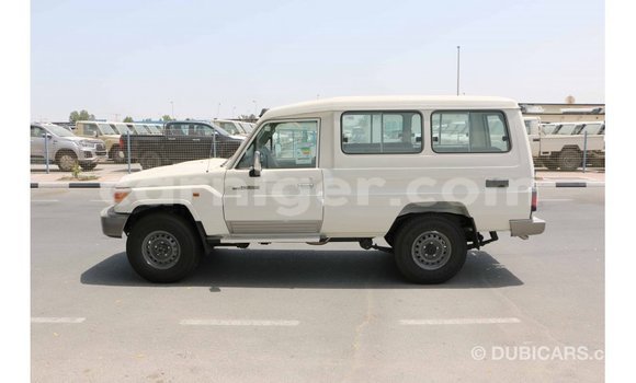 Buy Import Toyota Land Cruiser White Truck in Import - Dubai in Agadez Buy Import Toyota Land Cruiser White Truck in Import - Dubai in Agadez