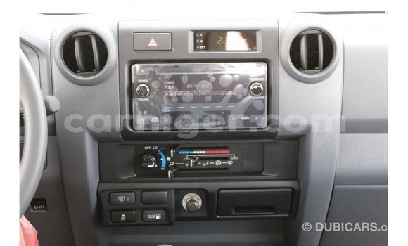 Buy Import Toyota Land Cruiser White Truck in Import - Dubai in Agadez Buy Import Toyota Land Cruiser White Truck in Import - Dubai in Agadez