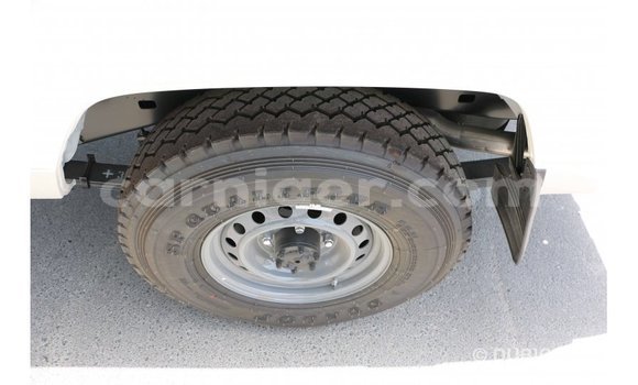 Buy Import Toyota Land Cruiser White Truck in Import - Dubai in Agadez Buy Import Toyota Land Cruiser White Truck in Import - Dubai in Agadez