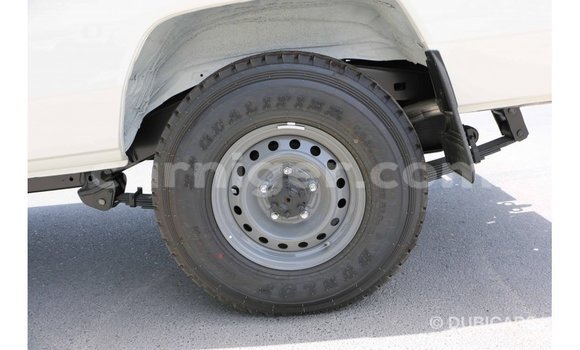 Buy Import Toyota Land Cruiser White Truck in Import - Dubai in Agadez Buy Import Toyota Land Cruiser White Truck in Import - Dubai in Agadez