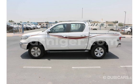 Buy Import Toyota Hilux White Car in Import - Dubai in Agadez Buy Import Toyota Hilux White Car in Import - Dubai in Agadez