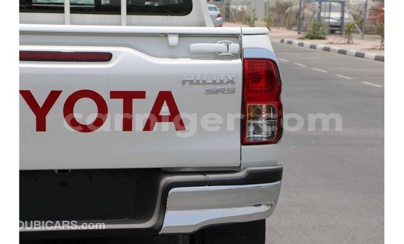 Buy Import Toyota Hilux White Car in Import - Dubai in Agadez Buy Import Toyota Hilux White Car in Import - Dubai in Agadez
