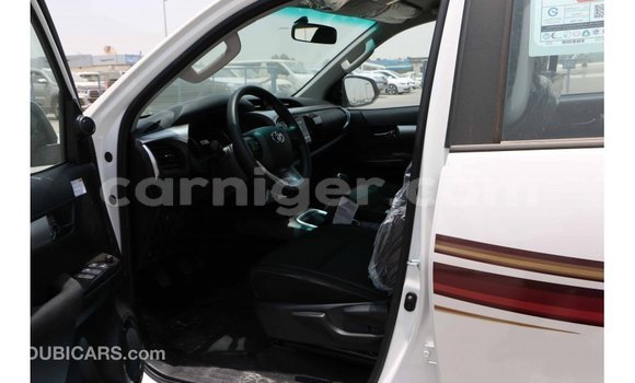 Buy Import Toyota Hilux White Car in Import - Dubai in Agadez Buy Import Toyota Hilux White Car in Import - Dubai in Agadez