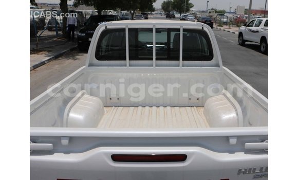 Buy Import Toyota Hilux White Car in Import - Dubai in Agadez Buy Import Toyota Hilux White Car in Import - Dubai in Agadez