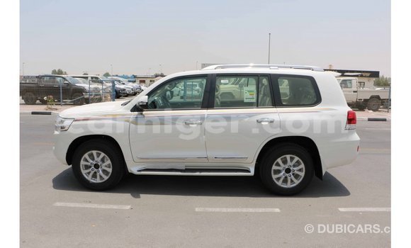 Buy Import Toyota Land Cruiser White Truck in Import - Dubai in Agadez Buy Import Toyota Land Cruiser White Truck in Import - Dubai in Agadez