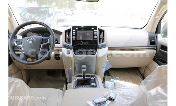 Buy Import Toyota Land Cruiser White Truck in Import - Dubai in Agadez Buy Import Toyota Land Cruiser White Truck in Import - Dubai in Agadez