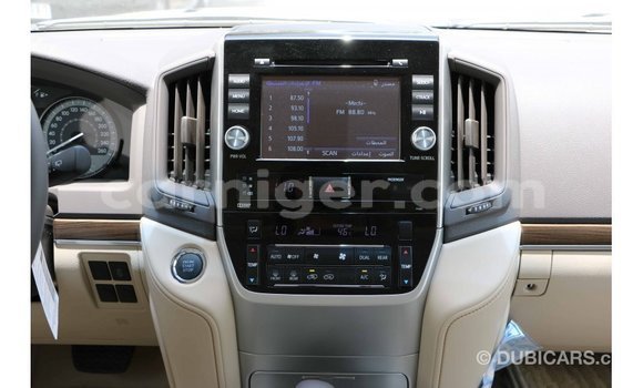 Buy Import Toyota Land Cruiser White Truck in Import - Dubai in Agadez Buy Import Toyota Land Cruiser White Truck in Import - Dubai in Agadez