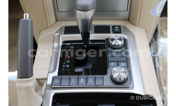 Buy Import Toyota Land Cruiser White Truck in Import - Dubai in Agadez Buy Import Toyota Land Cruiser White Truck in Import - Dubai in Agadez