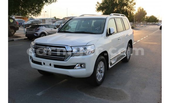 Buy Import Toyota Land Cruiser White Truck in Import - Dubai in Agadez Buy Import Toyota Land Cruiser White Truck in Import - Dubai in Agadez