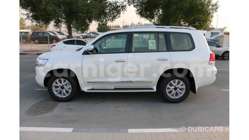 Big with watermark toyota land cruiser agadez import dubai 5831