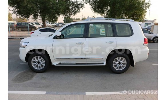 Buy Import Toyota Land Cruiser White Truck in Import - Dubai in Agadez Buy Import Toyota Land Cruiser White Truck in Import - Dubai in Agadez