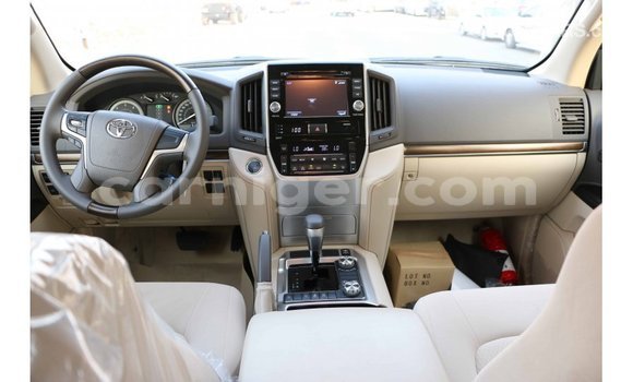 Buy Import Toyota Land Cruiser White Truck in Import - Dubai in Agadez Buy Import Toyota Land Cruiser White Truck in Import - Dubai in Agadez