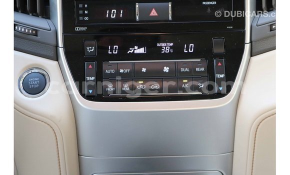Buy Import Toyota Land Cruiser White Truck in Import - Dubai in Agadez Buy Import Toyota Land Cruiser White Truck in Import - Dubai in Agadez