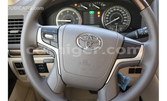 Buy Import Toyota Land Cruiser White Truck in Import - Dubai in Agadez Buy Import Toyota Land Cruiser White Truck in Import - Dubai in Agadez