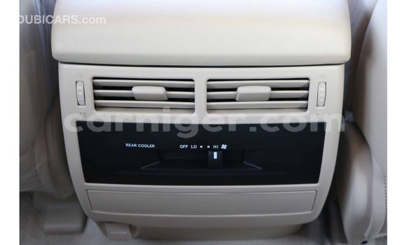 Buy Import Toyota Land Cruiser White Truck in Import - Dubai in Agadez Buy Import Toyota Land Cruiser White Truck in Import - Dubai in Agadez