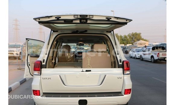 Buy Import Toyota Land Cruiser White Truck in Import - Dubai in Agadez Buy Import Toyota Land Cruiser White Truck in Import - Dubai in Agadez