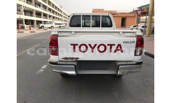 Buy Import Toyota Hilux White Car in Import - Dubai in Agadez Buy Import Toyota Hilux White Car in Import - Dubai in Agadez