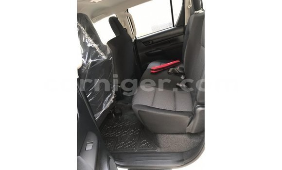 Buy Import Toyota Hilux White Car in Import - Dubai in Agadez Buy Import Toyota Hilux White Car in Import - Dubai in Agadez