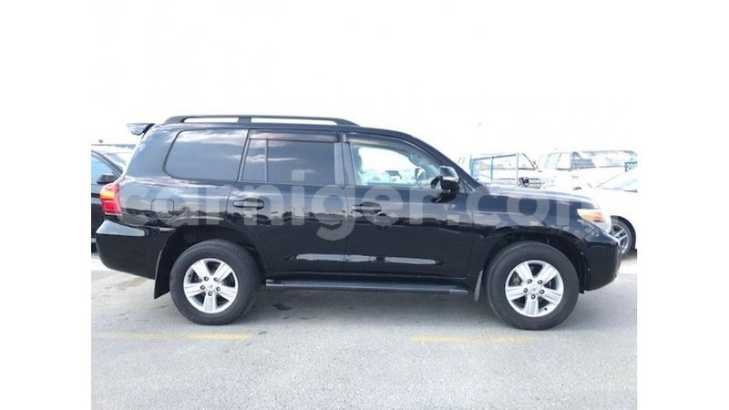 Big with watermark toyota land cruiser agadez import dubai 5833