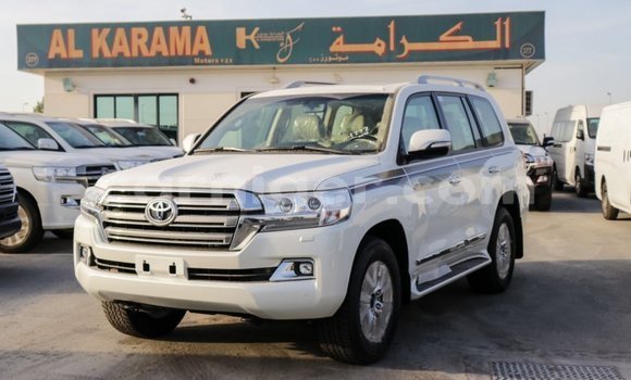 Buy Import Toyota Land Cruiser White Truck in Import - Dubai in Agadez Buy Import Toyota Land Cruiser White Truck in Import - Dubai in Agadez