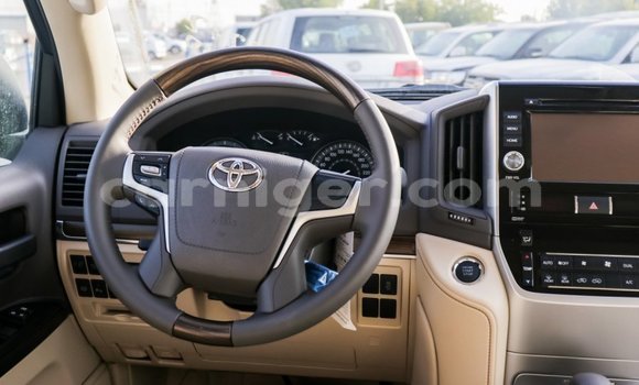 Buy Import Toyota Land Cruiser White Truck in Import - Dubai in Agadez Buy Import Toyota Land Cruiser White Truck in Import - Dubai in Agadez