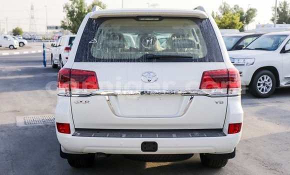 Buy Import Toyota Land Cruiser White Truck in Import - Dubai in Agadez Buy Import Toyota Land Cruiser White Truck in Import - Dubai in Agadez
