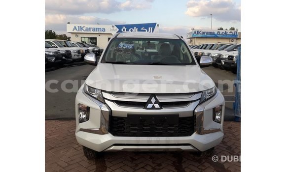 Buy Import Mitsubishi L200 White Car in Import - Dubai in Agadez Buy Import Mitsubishi L200 White Car in Import - Dubai in Agadez