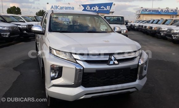 Buy Import Mitsubishi L200 White Car in Import - Dubai in Agadez Buy Import Mitsubishi L200 White Car in Import - Dubai in Agadez
