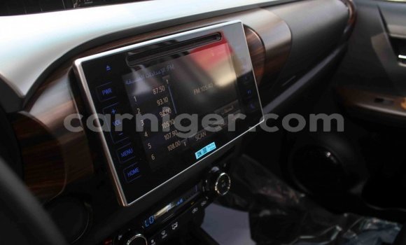 Sayi Imported Toyota Hilux White Mota in Import - Dubai a Agadez Sayi Imported Toyota Hilux White Mota in Import - Dubai a Agadez