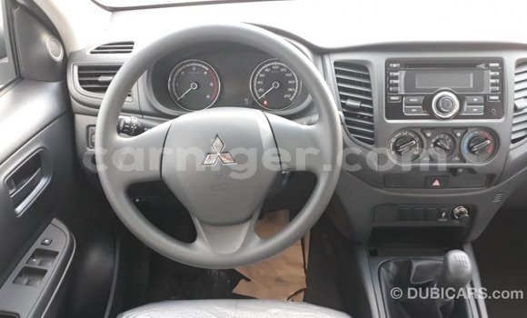 Sayi Imported Mitsubishi L200 White Mota in Import - Dubai a Agadez Sayi Imported Mitsubishi L200 White Mota in Import - Dubai a Agadez