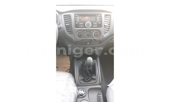 Sayi Imported Mitsubishi L200 White Mota in Import - Dubai a Agadez Sayi Imported Mitsubishi L200 White Mota in Import - Dubai a Agadez