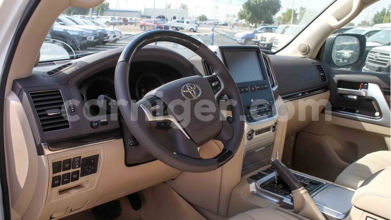 Big with watermark toyota land cruiser agadez import dubai 5842