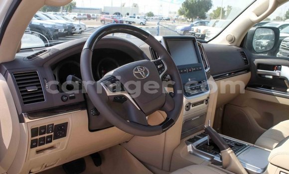 Sayi Imported Toyota Land Cruiser White Babbar mota in Import - Dubai a Agadez Sayi Imported Toyota Land Cruiser White Babbar mota in Import - Dubai a Agadez