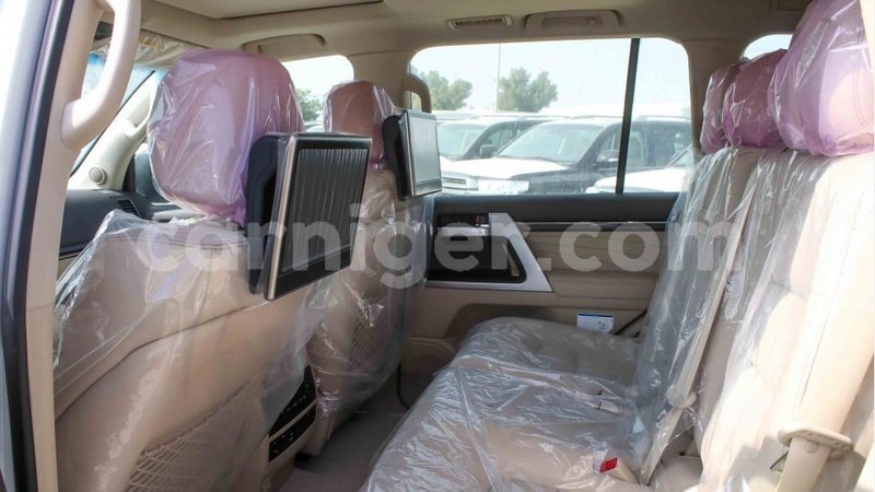 Big with watermark toyota land cruiser agadez import dubai 5842