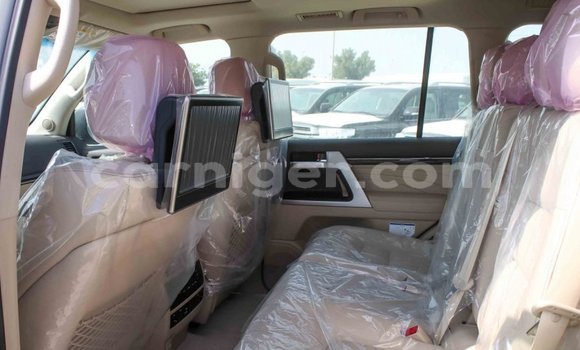 Sayi Imported Toyota Land Cruiser White Babbar mota in Import - Dubai a Agadez Sayi Imported Toyota Land Cruiser White Babbar mota in Import - Dubai a Agadez